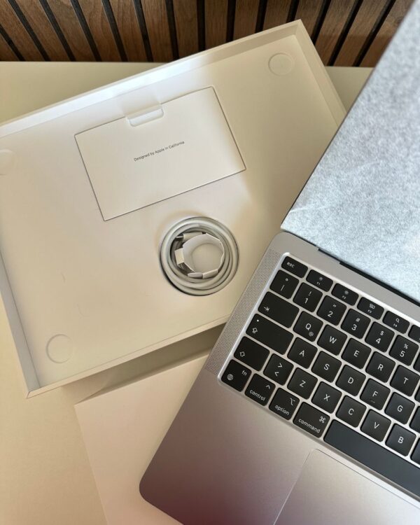 MacBook Air M1 8GB RAM 256GB SSD 13.3" - Imagen 4